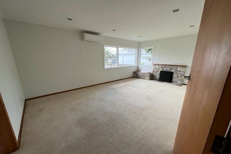 Photo of property in 22 The Terrace, Herald Island, Auckland, 0618