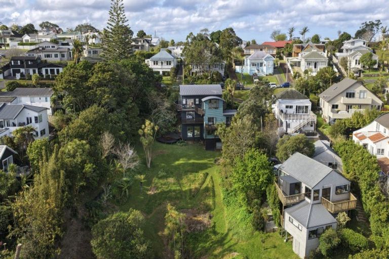 Photo of property in 60 Palmerston Road, Birkenhead, Auckland, 0626