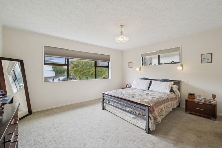 Photo of property in 8a Gemini Place, Kawaha Point, Rotorua, 3010
