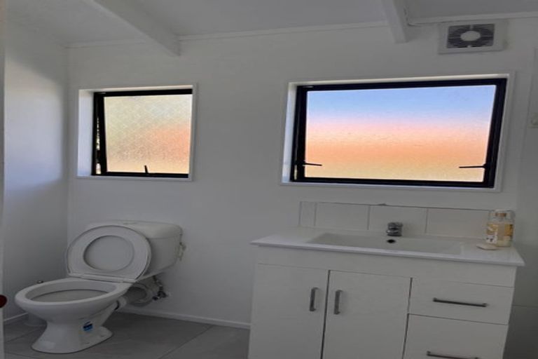 Photo of property in 24 Freda Place, Favona, Auckland, 2024