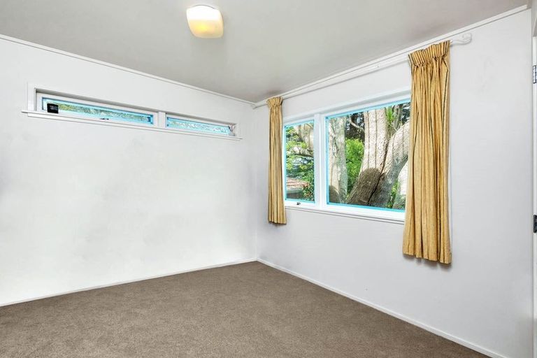 Photo of property in 132 Carlisle Road, Northcross, Auckland, 0632