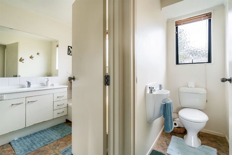 Photo of property in 2/147 Birkdale Road, Birkdale, Auckland, 0626