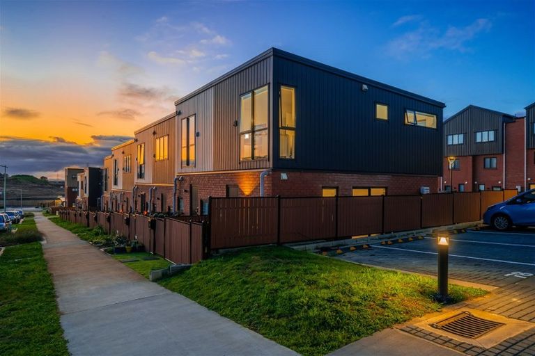 Photo of property in 4 Treeline Lane, Flat Bush, Auckland, 2019