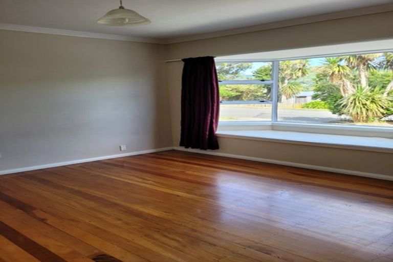 Photo of property in 2 Carleton Terrace, Tawa, Wellington, 5028