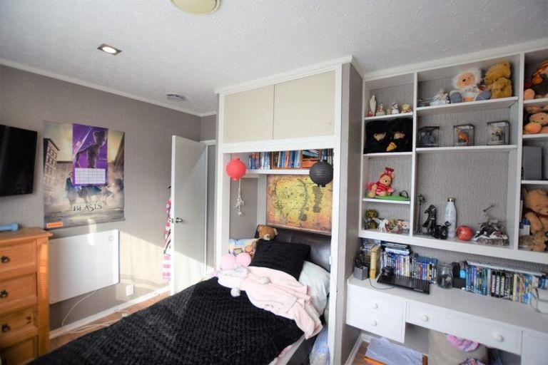 Photo of property in 31 Harmel Road, Glendene, Auckland, 0602