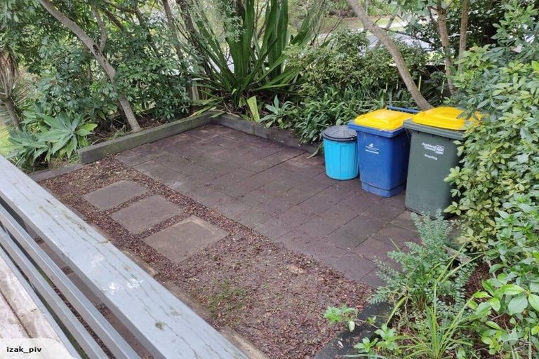 Photo of property in 1 Kayle Glen, West Harbour, Auckland, 0618