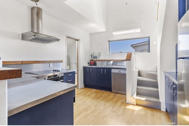 Photo of property in 28a Lyall Parade, Lyall Bay, Wellington, 6022