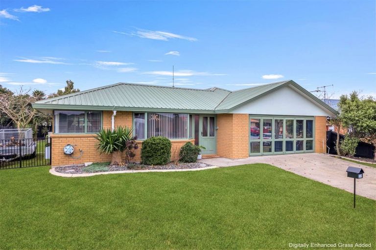 Photo of property in 16 Antrim Place, Nawton, Hamilton, 3200