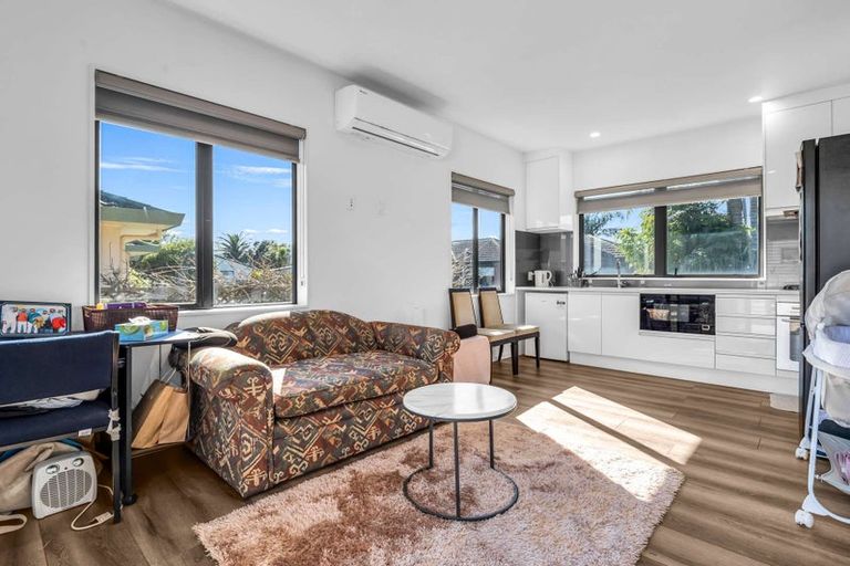 Photo of property in 43b Springs Road, Parakai, 0830