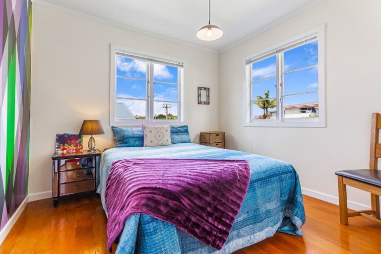 Photo of property in 10 Cassino Street, Bayswater, Auckland, 0622