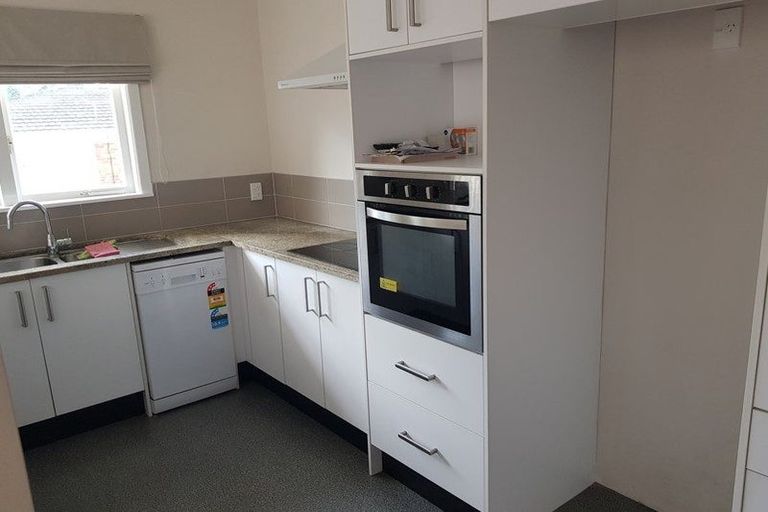 Photo of property in 1/162 Onewa Road, Northcote, Auckland, 0627