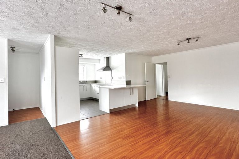 Photo of property in 2/44 Darren Crescent, Half Moon Bay, Auckland, 2012