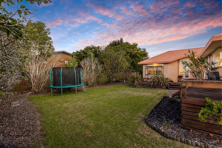 Photo of property in 6 Hanly Close, West Harbour, Auckland, 0618