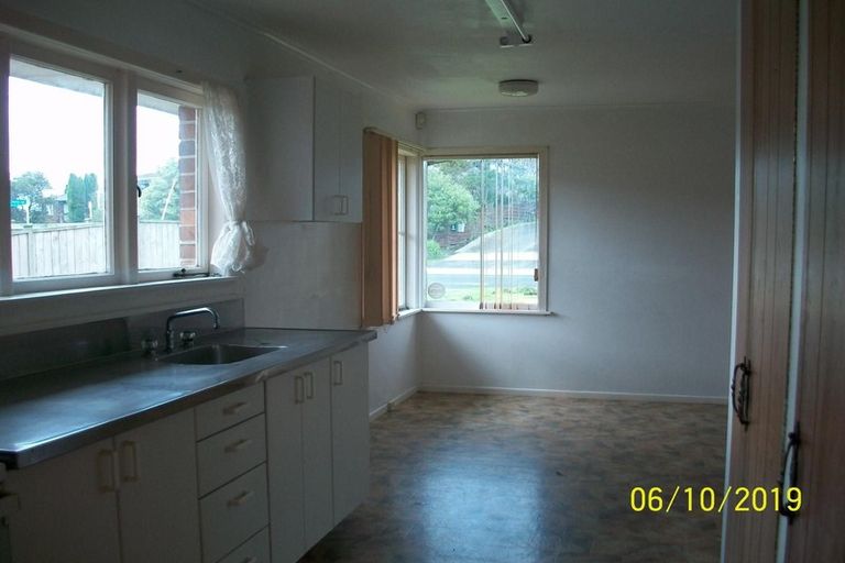 Photo of property in 32 Vera Road, Te Atatu South, Auckland, 0610