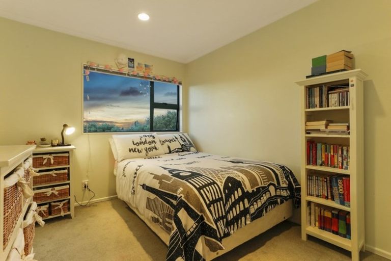 Photo of property in 34 Savoy Road, Orewa, 0931