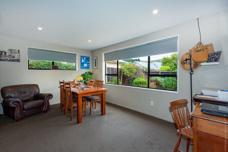 Photo of property in 21 Laing Crescent, Heathcote Valley, Christchurch, 8022