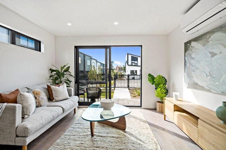 Photo of property in 1/4 Glenburn Road, Hobsonville, 0616