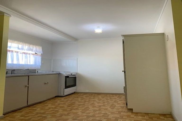 Photo of property in 3a Fruitvale Road, New Lynn, Auckland, 0600