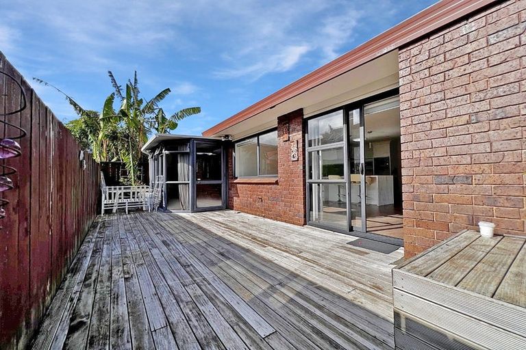 Photo of property in 1/17 Milford Road, Milford, Auckland, 0620
