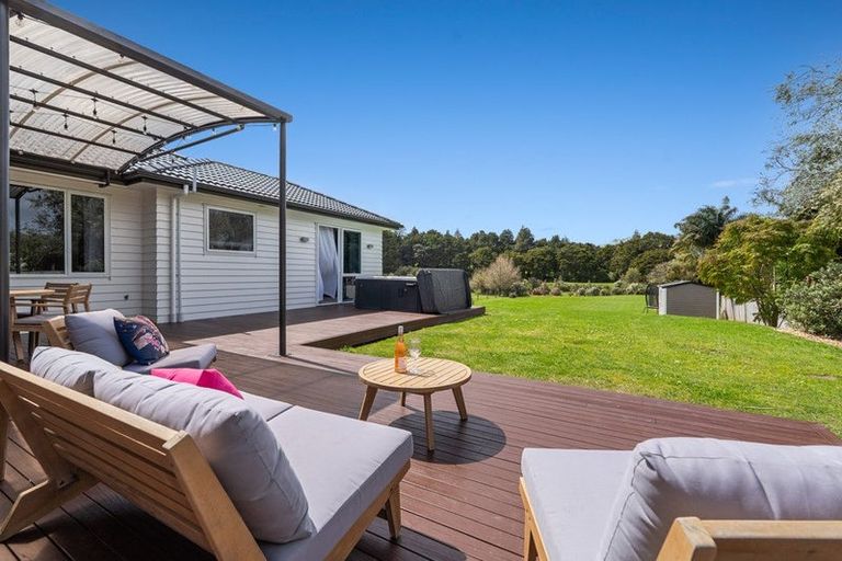 Photo of property in 18 Kahika Grove, Huapai, Kumeu, 0810