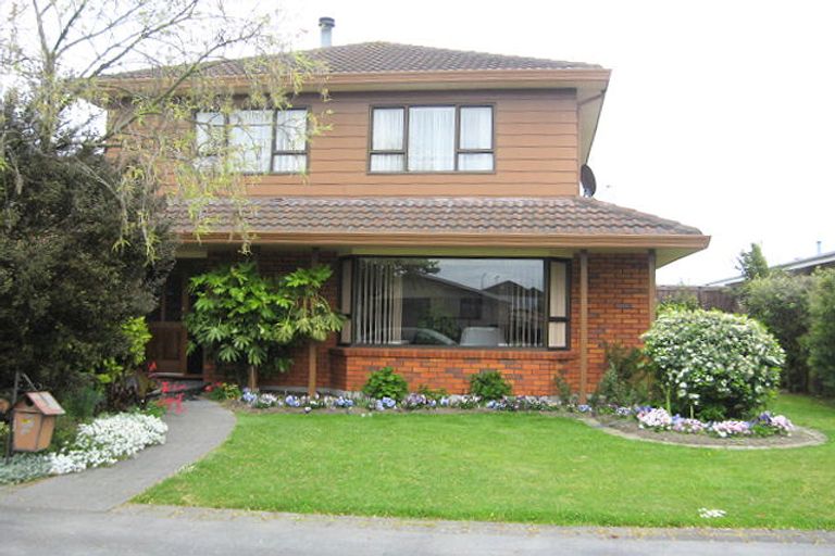 Photo of property in 15 Valerie Place, Redwood, Christchurch, 8051