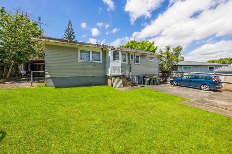 Photo of property in 16 Gainsborough Street, Manurewa, Auckland, 2102