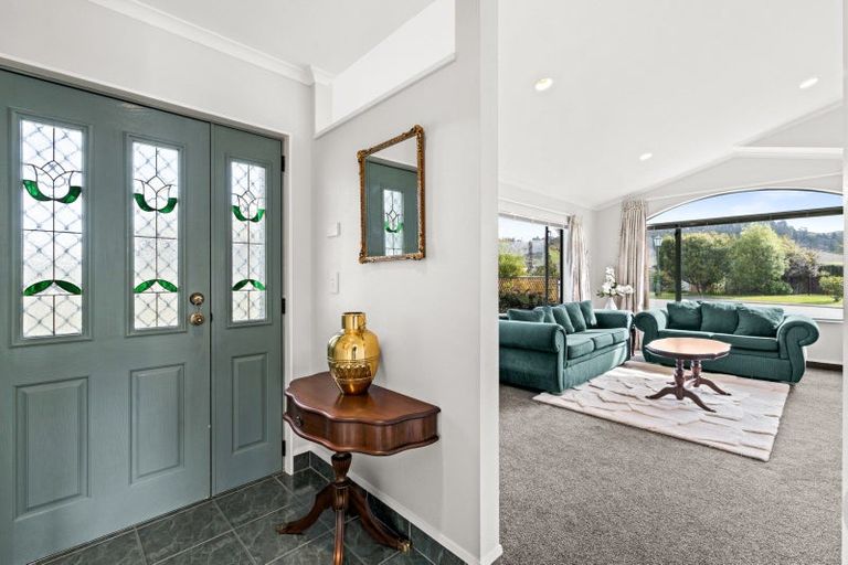 Photo of property in 18 Claridge Place, Taradale, Napier, 4112