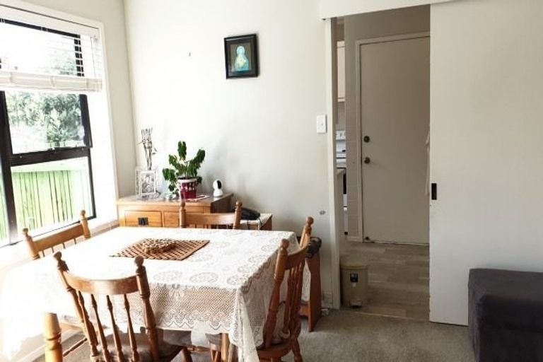 Photo of property in 1/123 Chivalry Road, Glenfield, Auckland, 0629