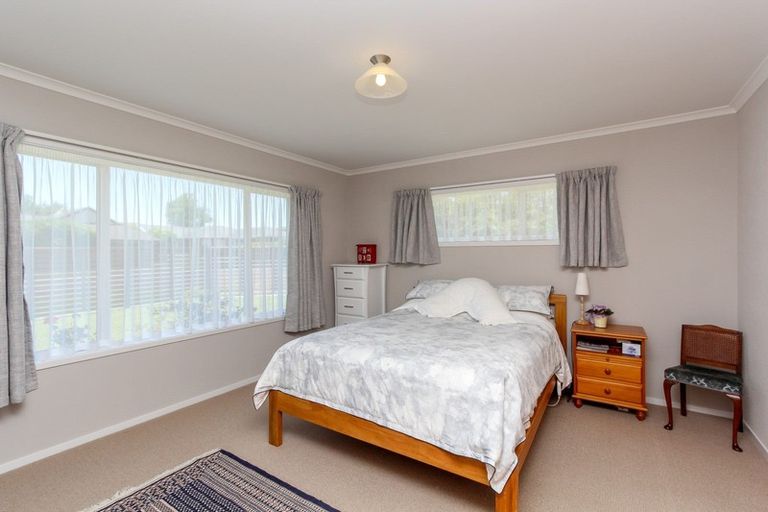 Photo of property in 18 Veale Road, Frankleigh Park, New Plymouth, 4310