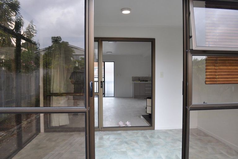 Photo of property in 2/36 Hillcrest Avenue, Hillcrest, Auckland, 0627