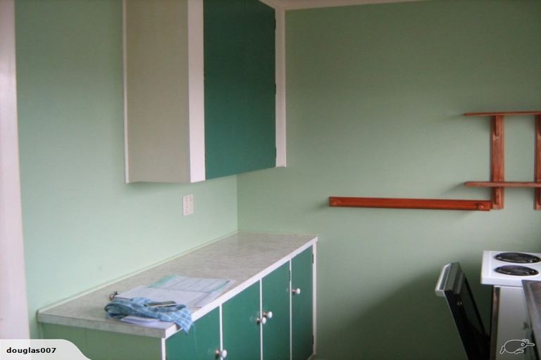 Photo of property in 8a Longcroft Terrace, Newlands, Wellington, 6037