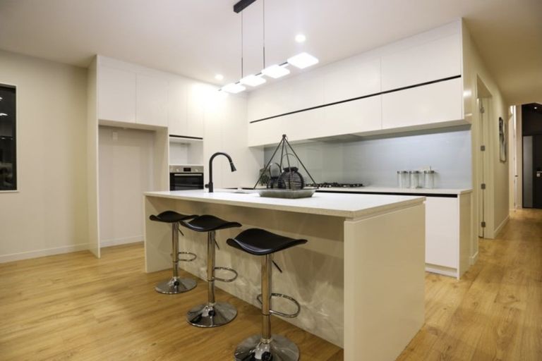 Photo of property in 32 Bine Crescent, Orewa, 0931