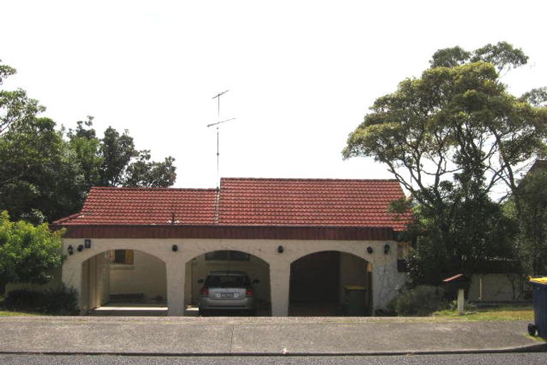 Photo of property in 20 Robin Lane, Browns Bay, Auckland, 0630