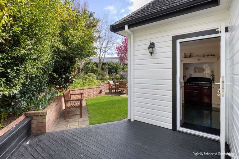 Photo of property in 424 Mangorei Road, Highlands Park, New Plymouth, 4312