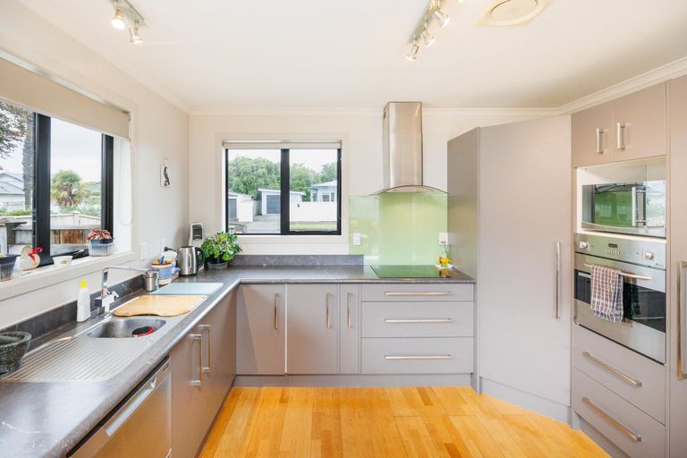 Photo of property in 3 Palm Avenue, Hokowhitu, Palmerston North, 4410