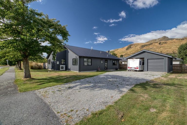 Photo of property in 1 Woodley Place, Glenorchy, 9372