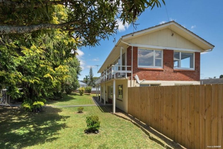 Photo of property in 80 Te Atatu Road, Te Atatu South, Auckland, 0610