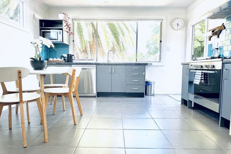 Photo of property in 1107 Caroline Road, Mayfair, Hastings, 4122