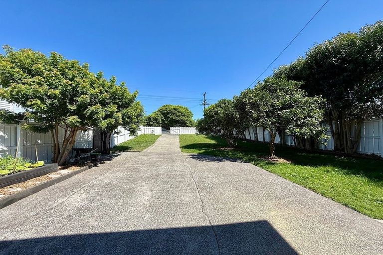 Photo of property in 32 Rosier Road, Glen Eden, Auckland, 0602