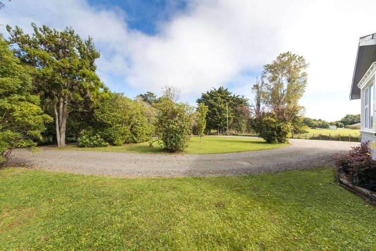 Photo of property in 2079 Kimbolton Road, Kiwitea, Feilding, 4777