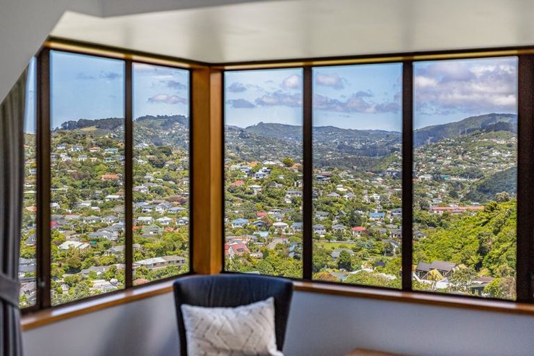 Photo of property in 50 Amapur Drive, Khandallah, Wellington, 6035