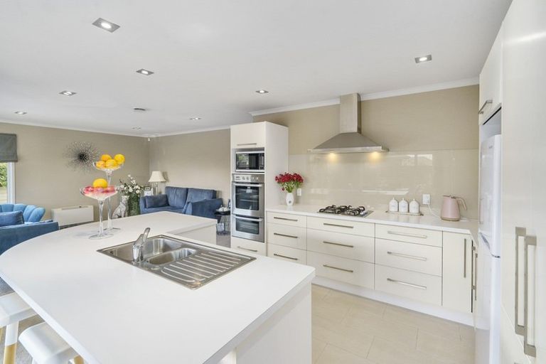 Photo of property in 19 Tennyson Avenue, Kelvin Grove, Palmerston North, 4414