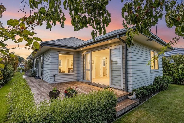 Photo of property in 8 Winton Street, St Albans, Christchurch, 8014