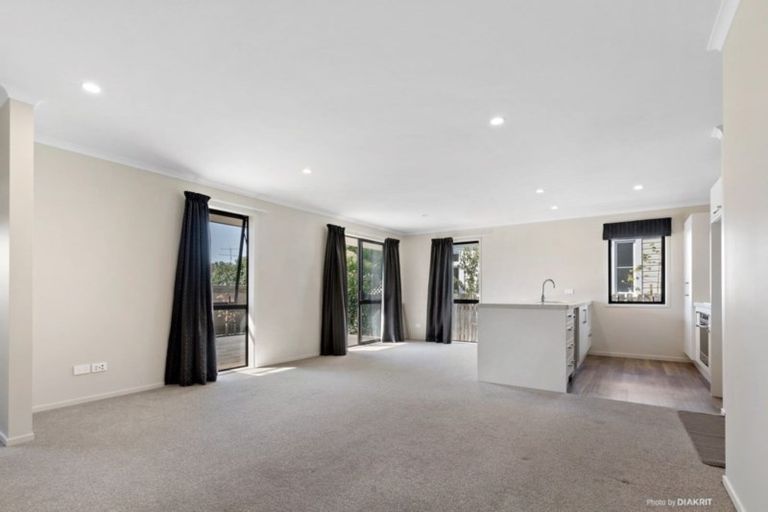 Photo of property in 21 Cambridge Road, Martinborough, 5711