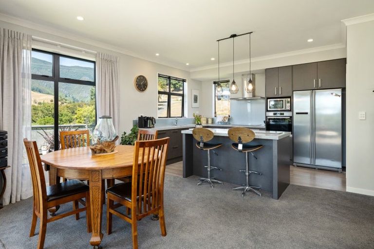 Photo of property in 10 Admiralty Place, Waikawa, Picton, 7220