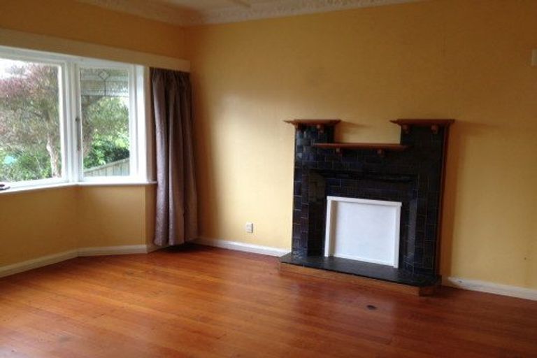 Photo of property in 5 Westland Road, Mount Cook, Wellington, 6021