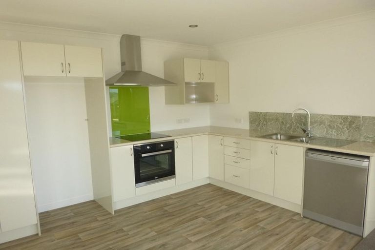 Photo of property in 90 Sunstone Crescent, Timberlea, Upper Hutt, 5018