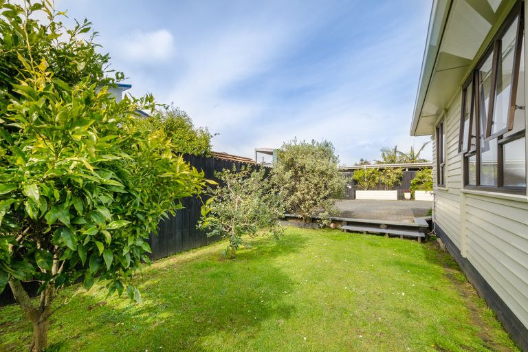 Photo of property in 4 Stafson Lane, Te Atatu Peninsula, Auckland, 0610