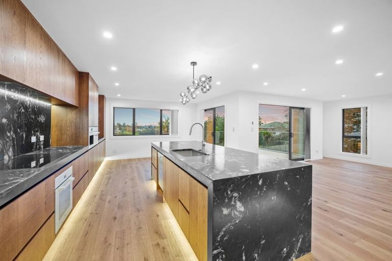 Photo of property in 5f Glendhu Road, Bayview, Auckland, 0629