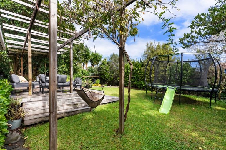 Photo of property in 7 Fairdale Place, Birkdale, Auckland, 0626